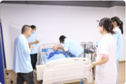 护工真实月薪多少？持证正规护工和无证陪护薪资差距揭秘