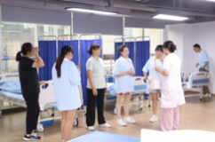 40-55岁大龄就业首选！护工岗位缺口大，入职门槛低
