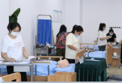 40-55 岁转行适合什么工作？康惠医护学校解析养老护理稳定就业优势