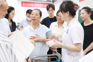 年龄大能不能学养老护理？成都养老护理培训招生要求、适合人群说明